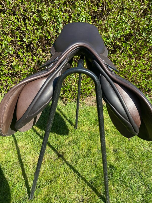 17.5" Hastilow Jump Saddle - Image 4