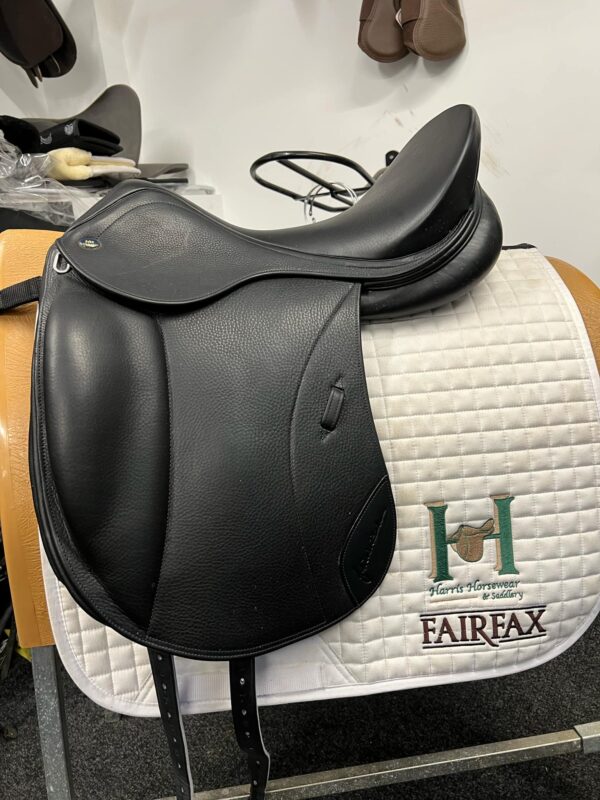 18" John Whitaker Valencia Dressage Saddle - Image 2